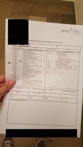 Mit diesem Schein geht ihr in die Kardiologie, um ein EKG machen zu lassen