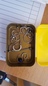 Alle Piercings müssen vor der OP entfernt werden.